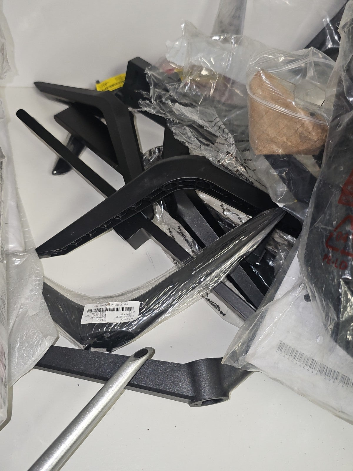 Lot supports muraux TV et écrans PC neufs, compatible Toshiba et autres marques