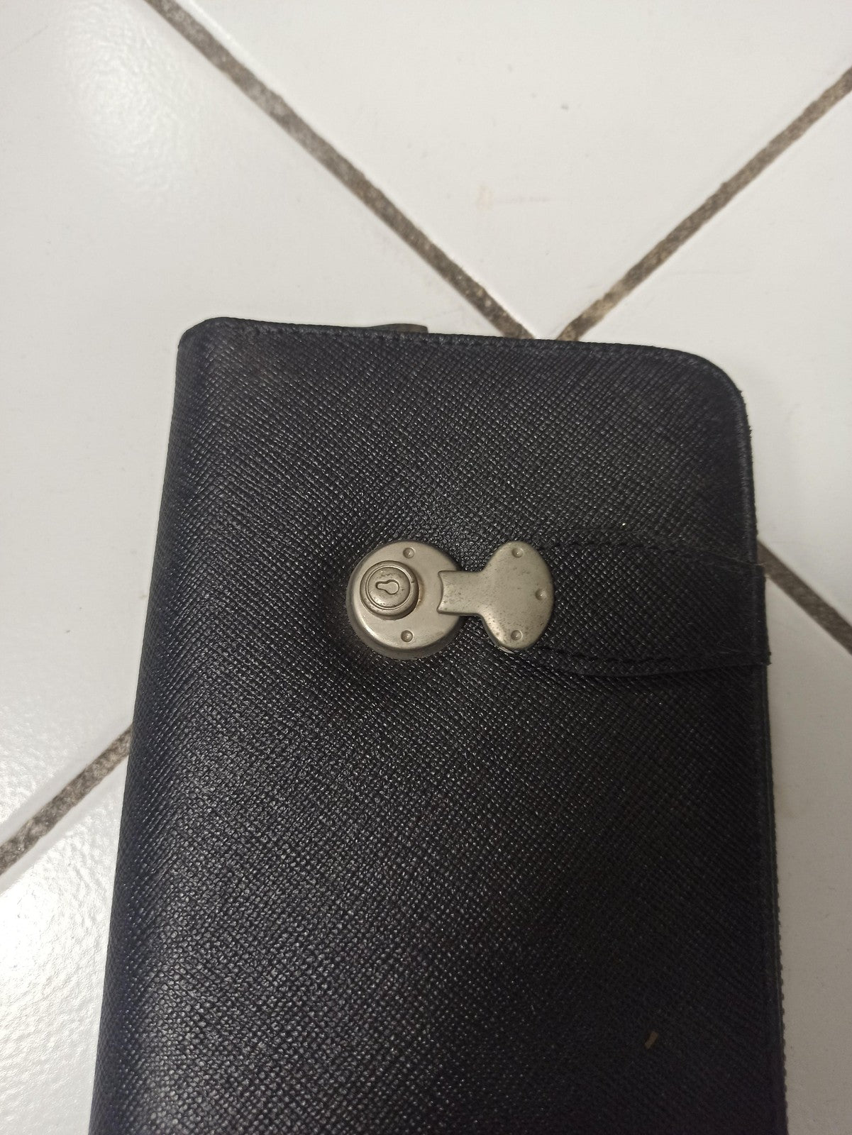 Portefeuille cuir rétro ancien, accessoire vintage élégant pour collectionneur