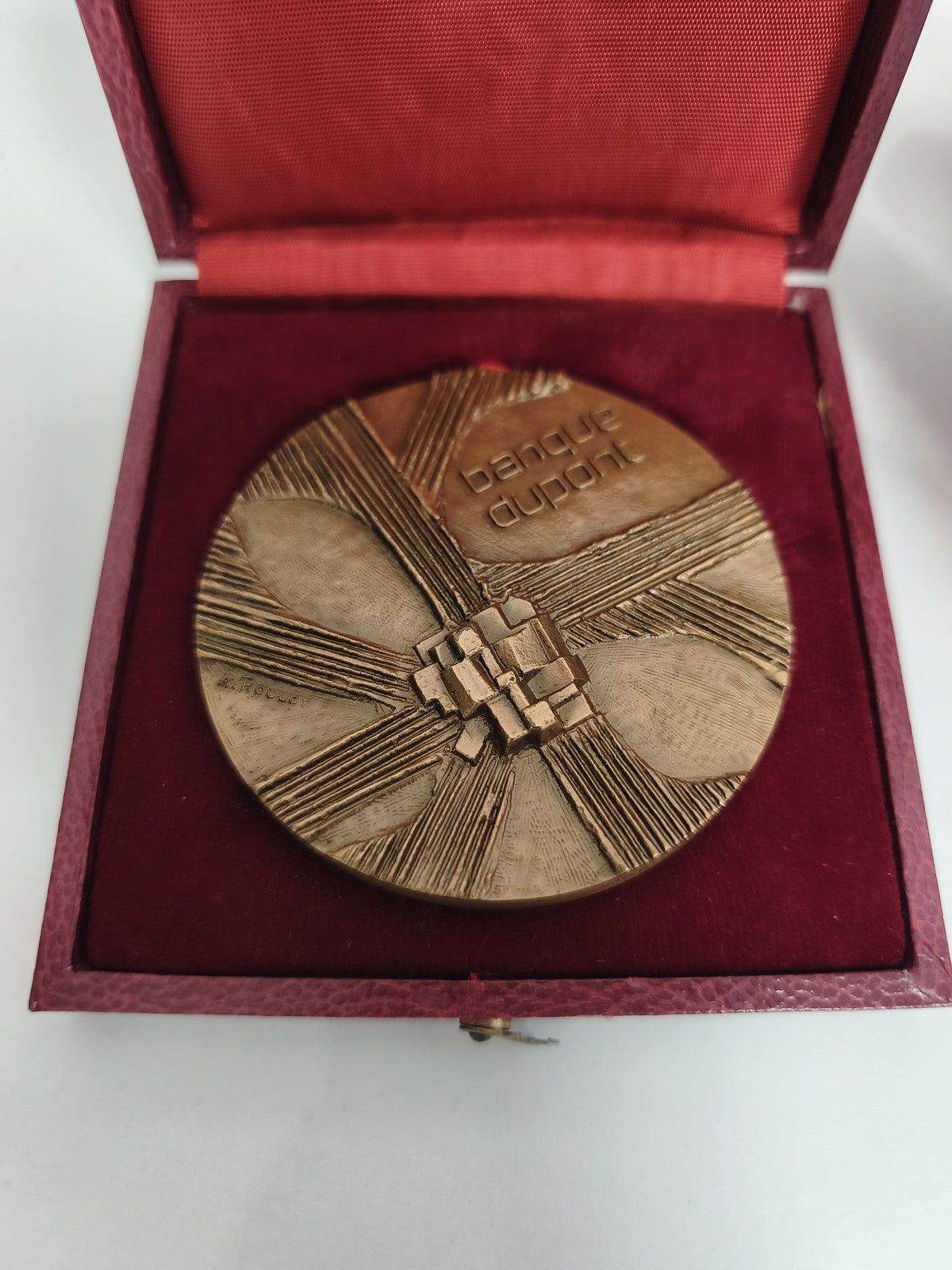 Médaille de table Banque Dupont vintage, relief abstrait, étui rouge