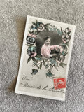 CPA ancienne fillette bouquet fleurs colorisées timbre 10c France