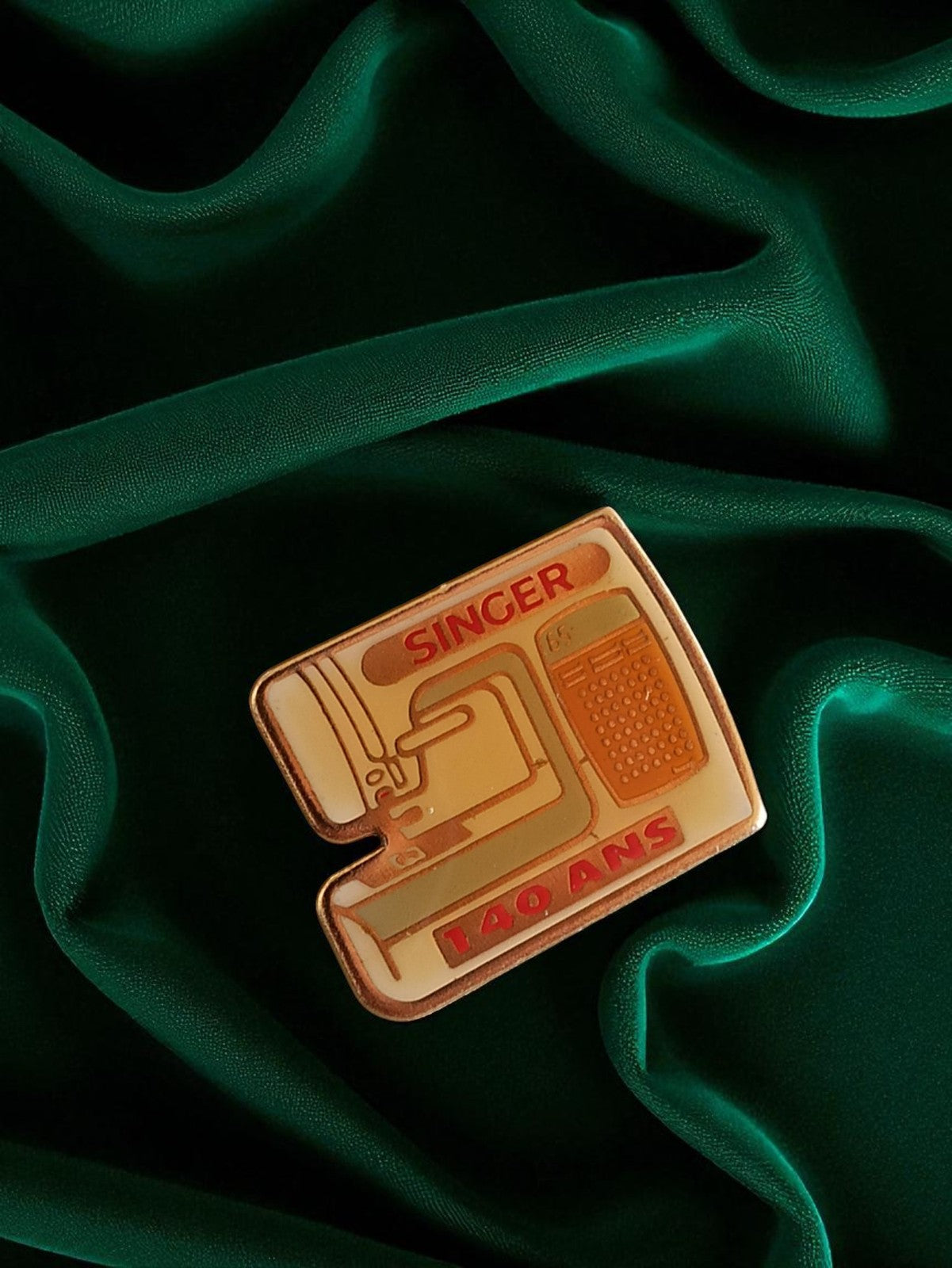 Pin's publicitaire vintage rare années 80