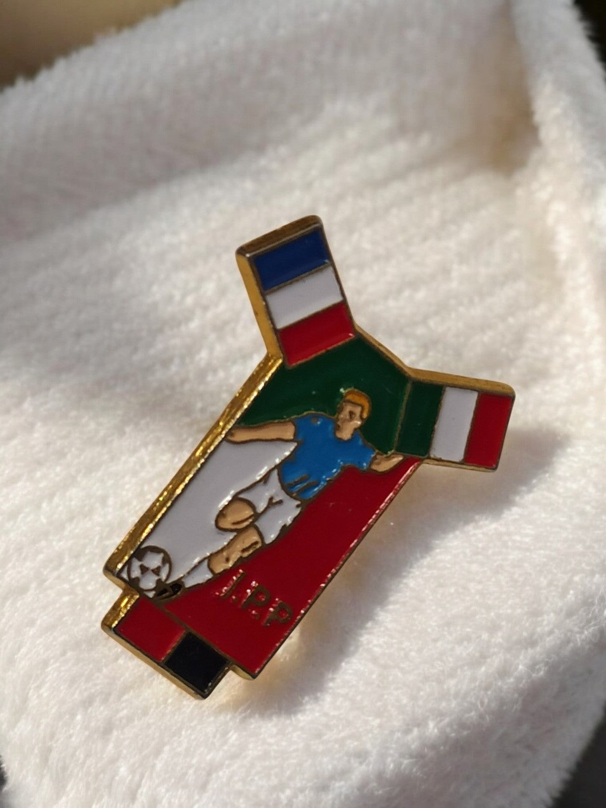 Pin's football vintage JPP drapeau France Italie ancien badge émaillé rare