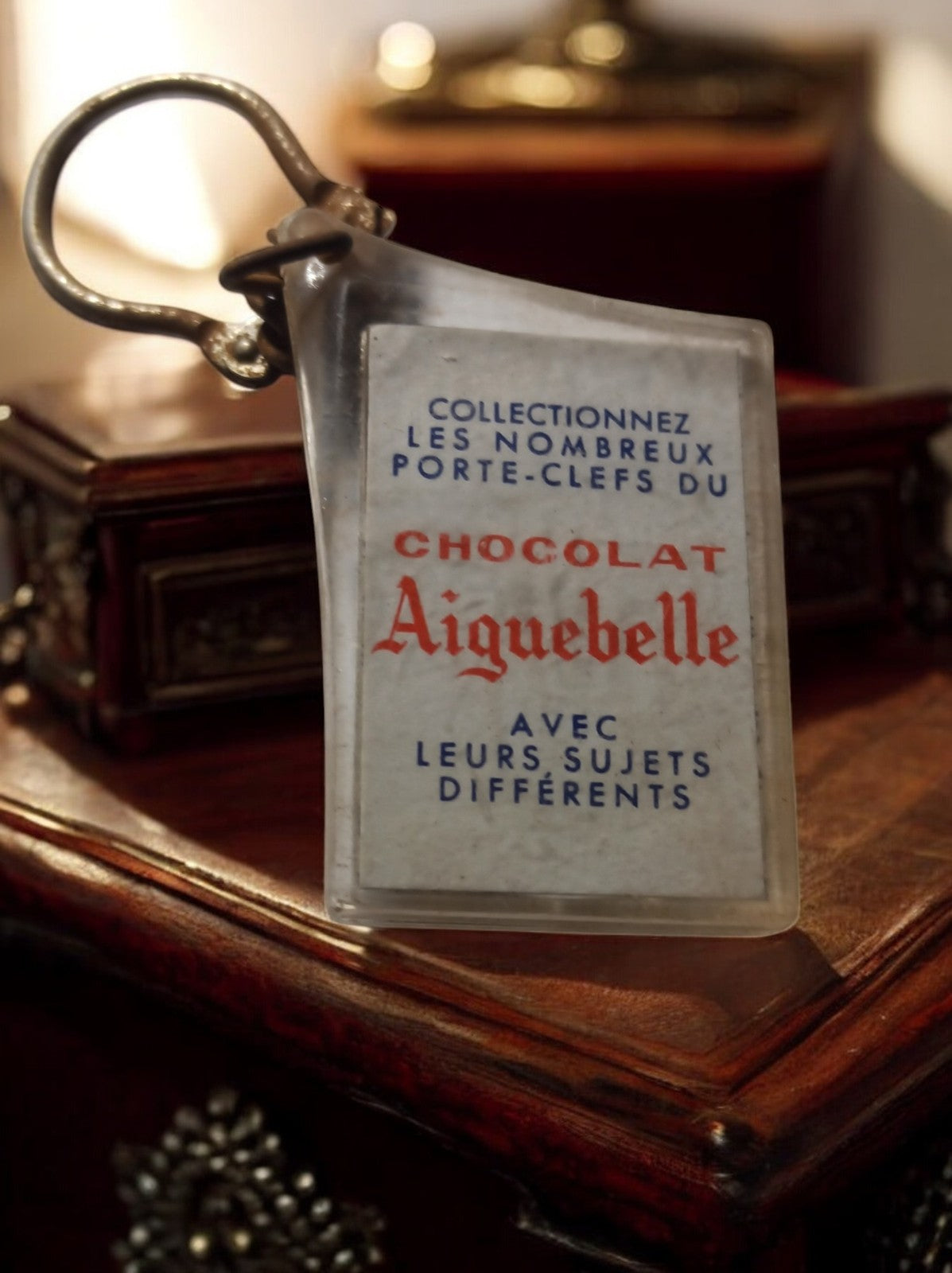 Porte-clés publicitaire vintage Chocolat Aiguebelle, ancien, plaque translucide