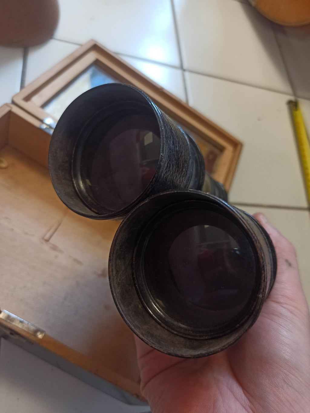 Jumelles anciennes vintage noir rétro avec coffret bois vitré