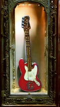 Pin's guitare électrique rouge vintage, aspect émaillé, badge musique rétro