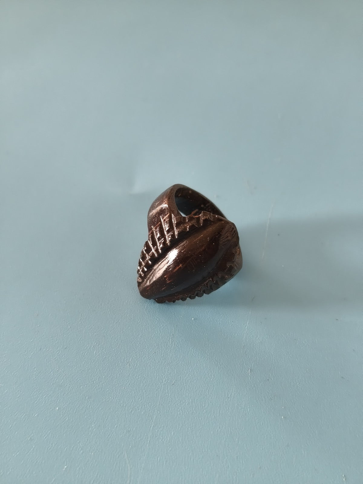 Bague vintage ancienne en bois authentique pour collectionneur ou amateur rétro