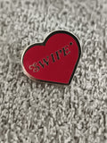 Pin's vintage cœur rouge "SWIPE" émaillé, badge rétro pop (Ref 11)