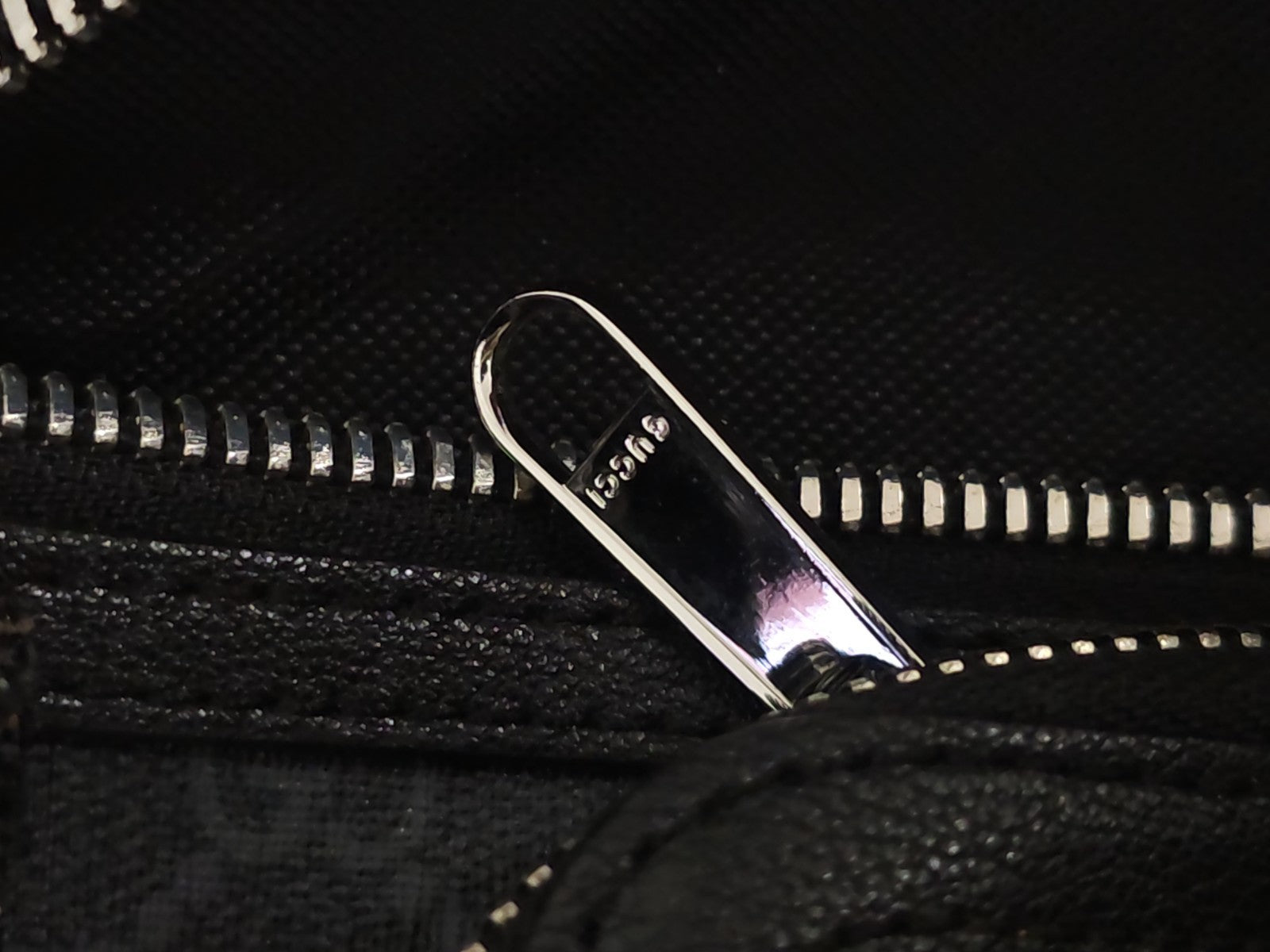 Sac bandoulière authentique Gucci pour pièces à restaurer