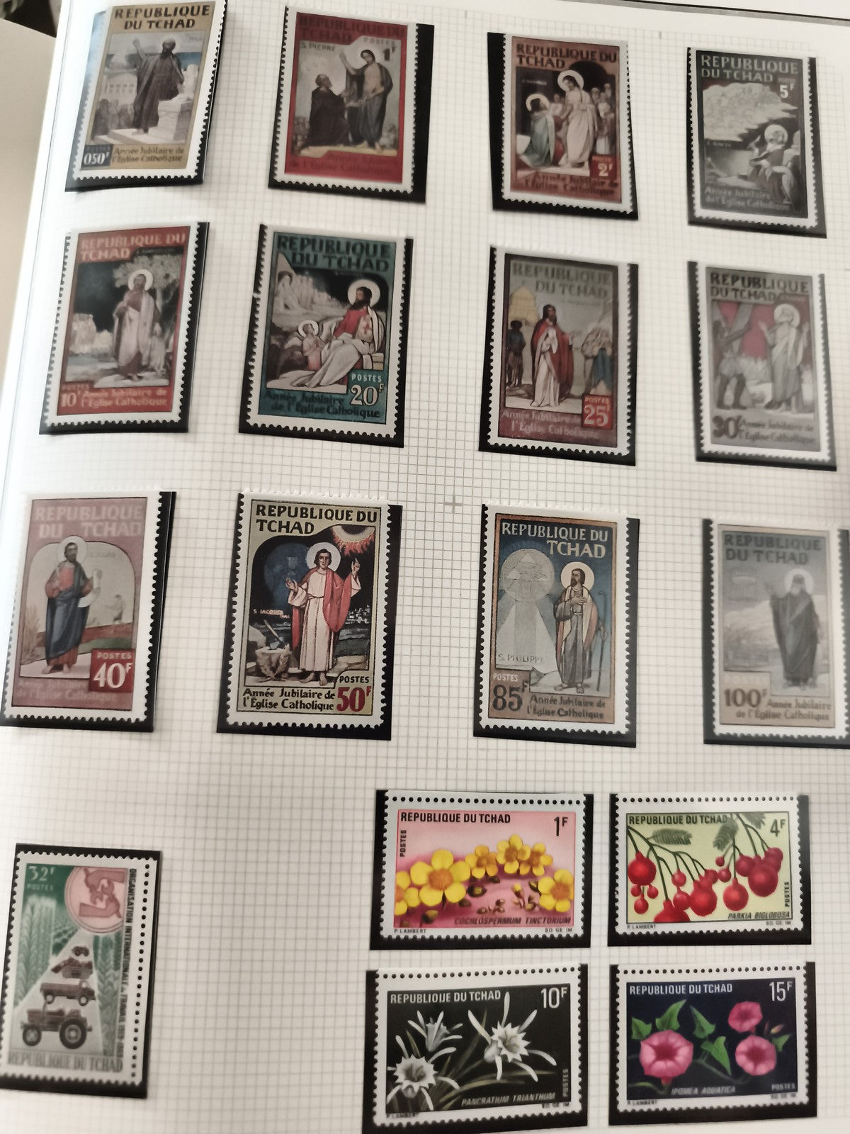 Timbres neufs République du Tchad anciens, thèmes religieux et botaniques