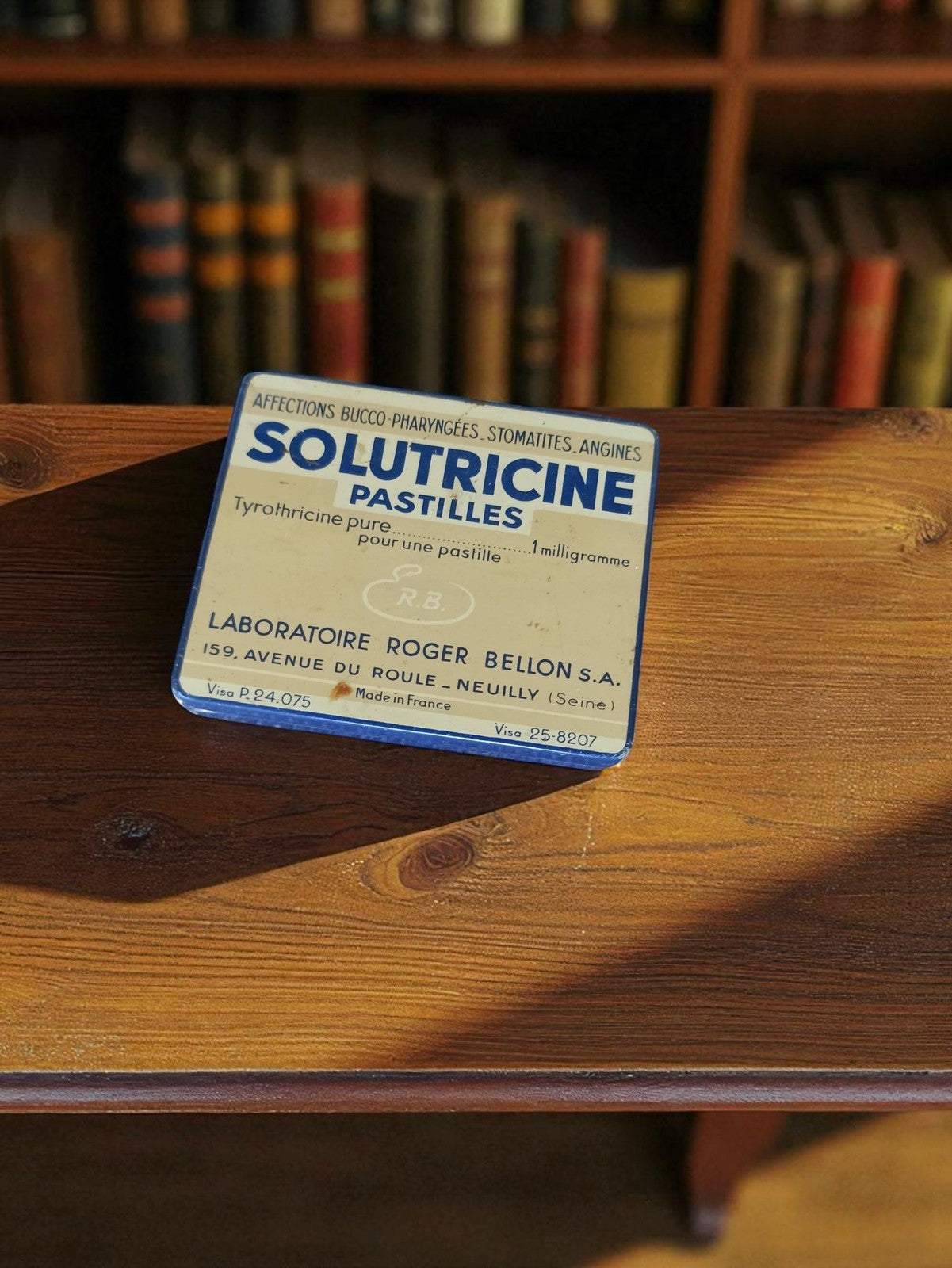 Boîte publicitaire vintage Solutricine Pastilles rétro bleu Laboratoire Bellon