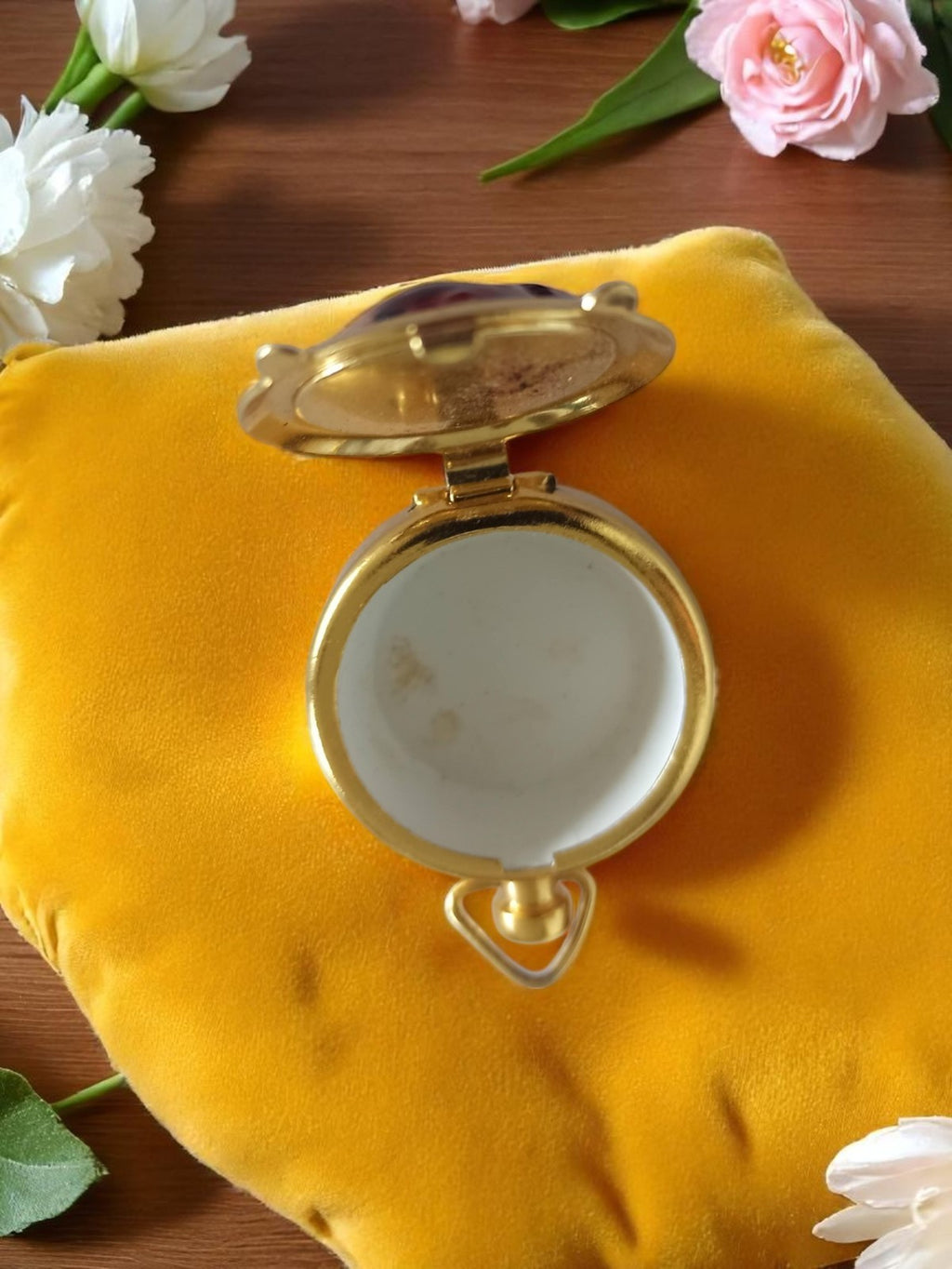 Pendentif ancien ouvrant doré cabochon inclusions rétro vintage bijou