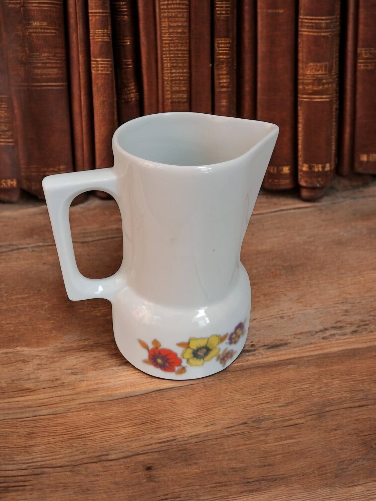 Pichet vintage en porcelaine Berry fleurs rétro blanc déco cuisine ancienne
