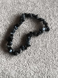 Bracelet chips pierres naturelles noir gris, élastique, perles irrégulières
