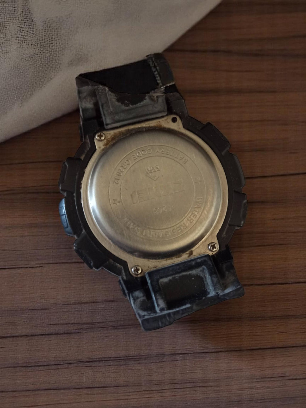 Montre digitale homme SKMEI noire vintage, modèle sport rétro non testée