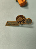 Vintage pin's Bowling de la Pyramide ancien, métal doré, collection sport (Ref 1