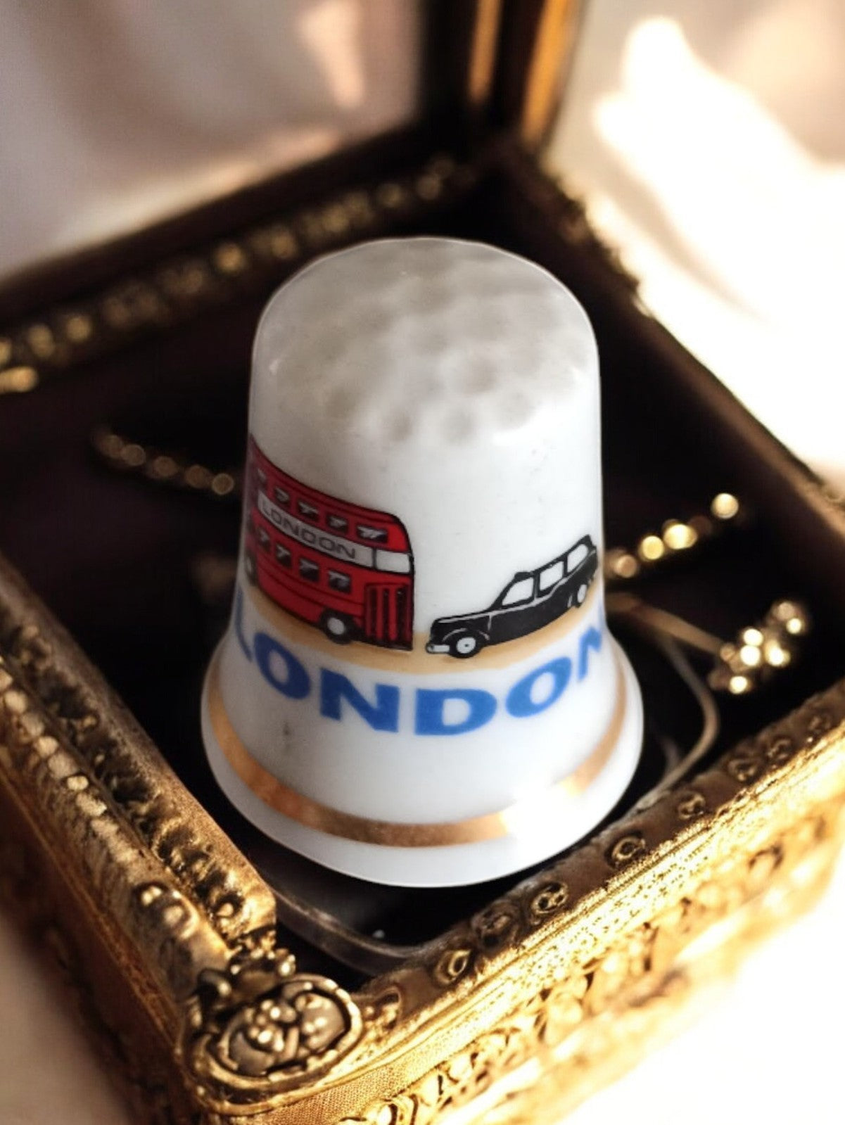 Dé à coudre ancien Londres motif bus taxi vintage rétro porcelaine déco couture