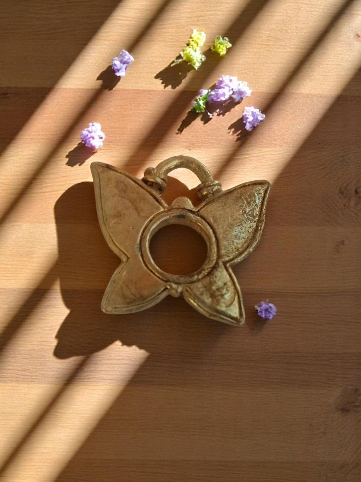 Pendentif papillon vintage métal doré années 50 bijou rétro deadstock