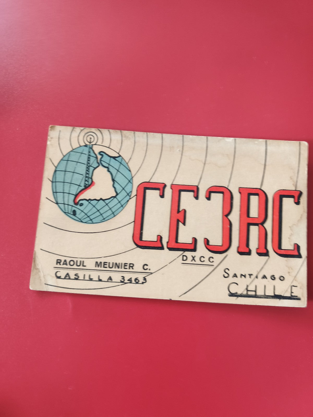 Carte radio CE3RC DXCC QSL Santiago Chili Raoul Meunier sur fond rouge