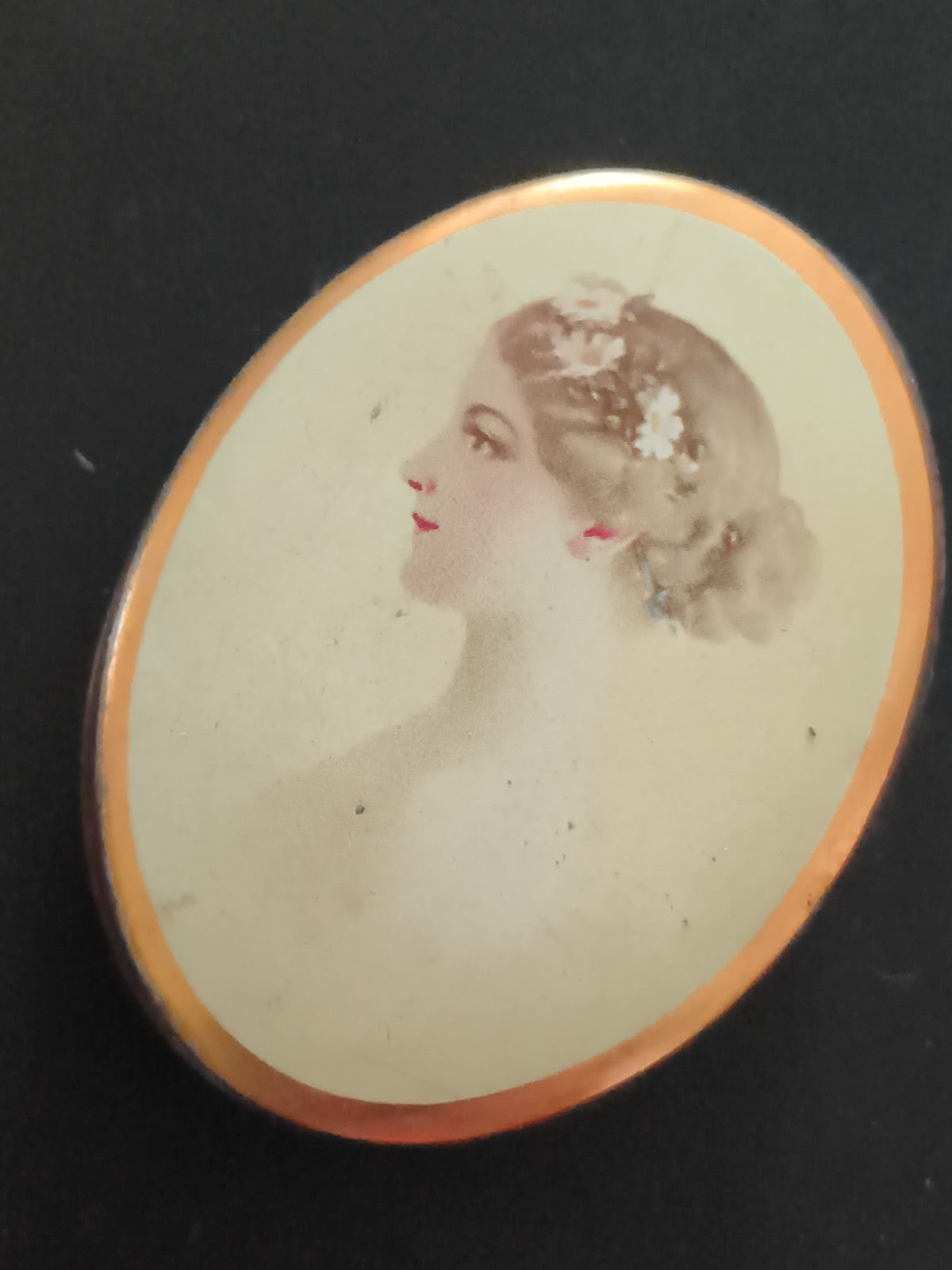 Boîte ancienne ovale portrait femme style Belle Époque poudrier rétro déco