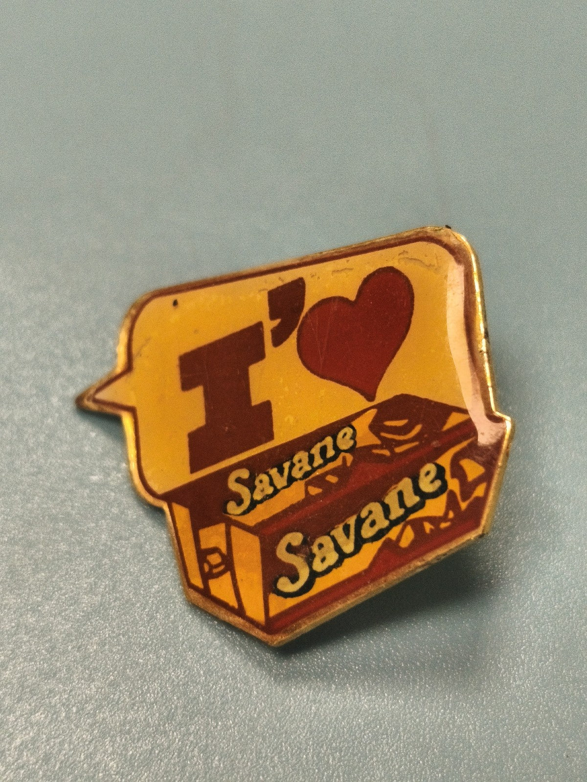 Vintage pin's Savane jaune marron, collection publicitaire rétro (Ref 7)