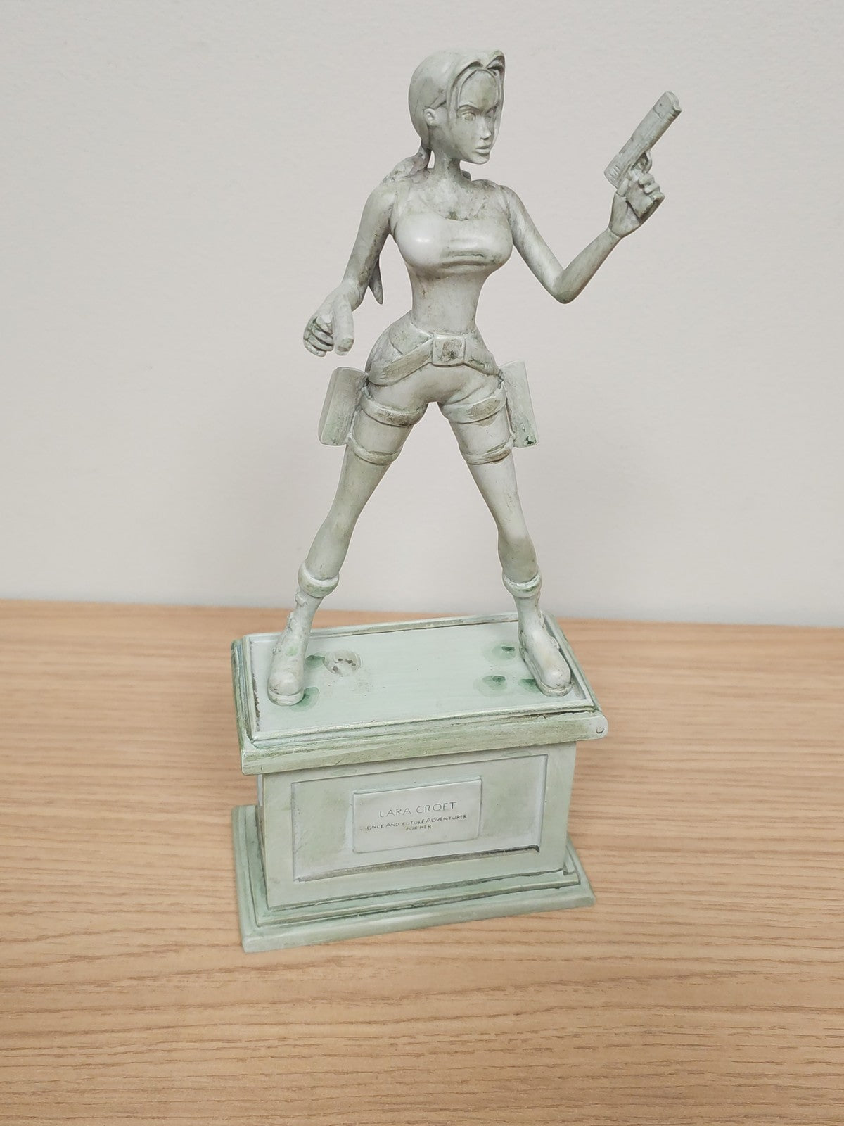 Figurine Tomb Raider Lara Croft Atlas Statue décorative officielle jeu vidéo