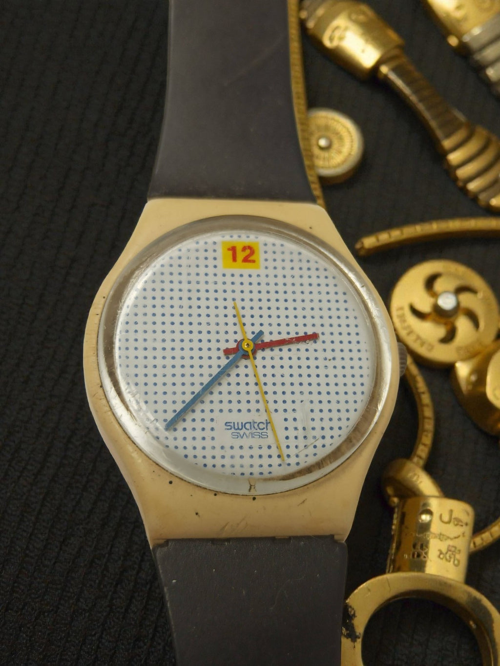 Montre Swatch homme vintage rétro, cadran points bleus, Swiss ancienne