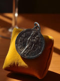 Médaille religieuse catholique vintage Notre-Dame relief ancien