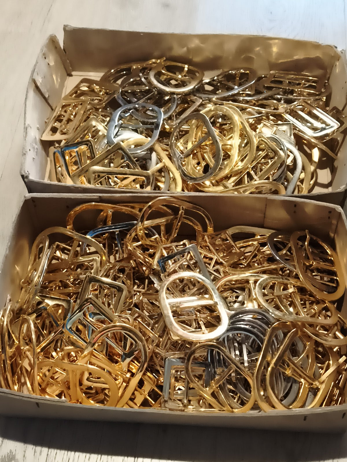 Lot anciennes boucles ceinture dorées argentées vintage mercerie deadstock