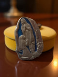 Médaille religieuse Lourdes vintage bronze relief Vierge bleu ancien