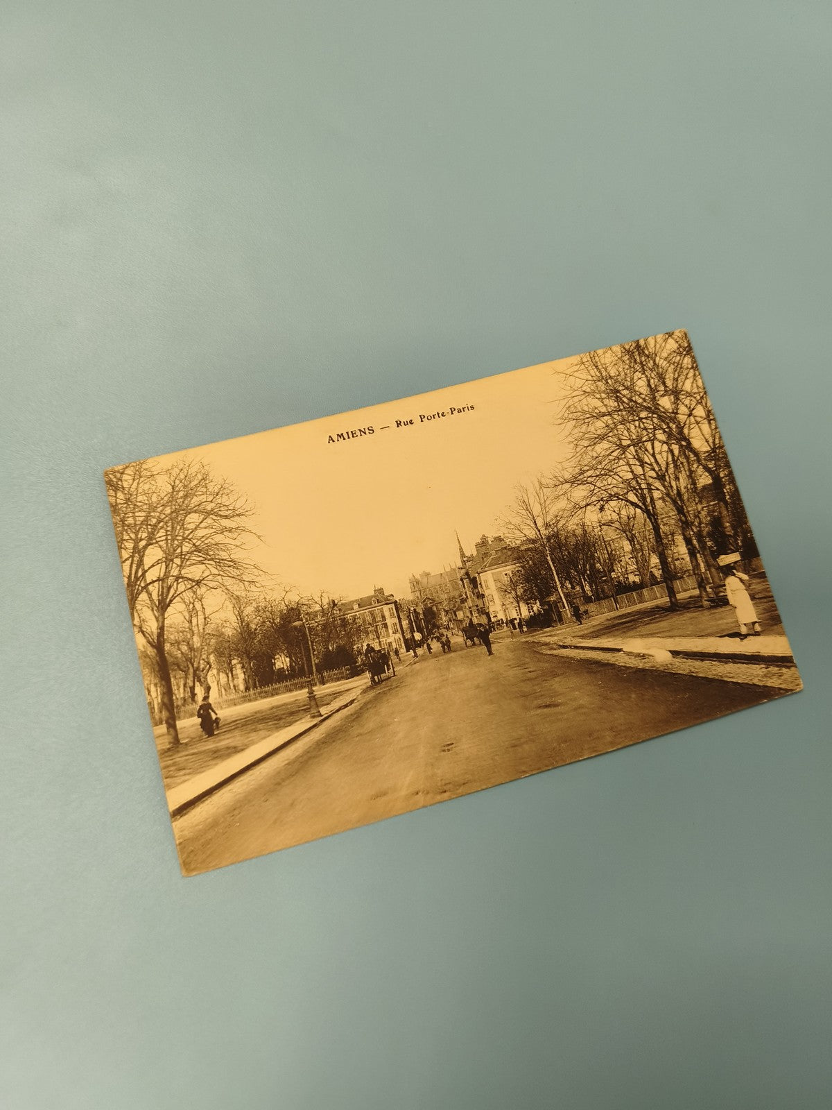 Carte postale ancienne Amiens Rue Porte-Paris CPA noir et blanc vintage