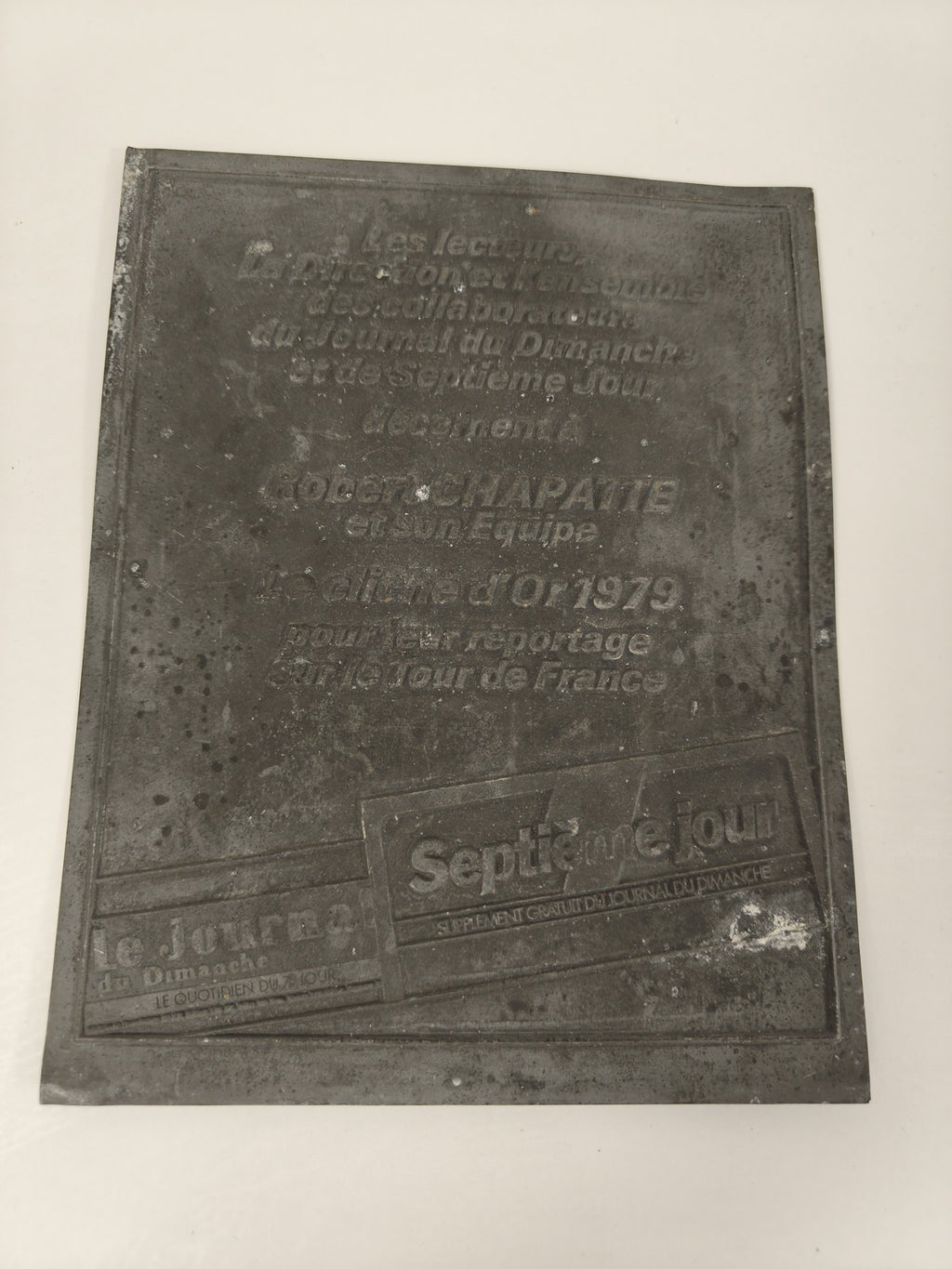 Plaque métal ancienne Septième Jour Journal du Dimanche 1979 presse vintage