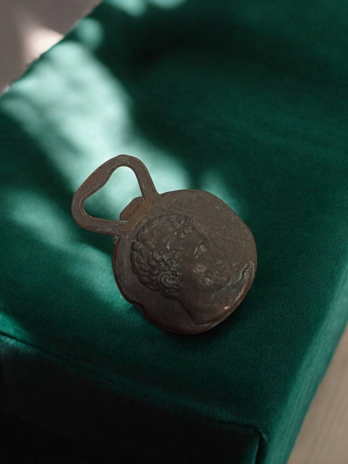 Décapsuleur vintage ancien rétro, profil médaille, objet bar publicité
