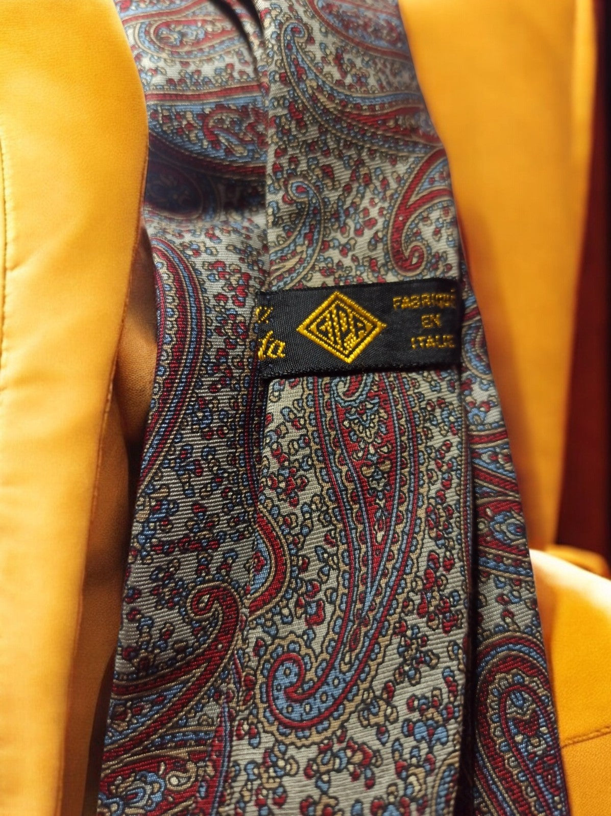 Cravate vintage Gipade motif cachemire bleu rouge élégante rétro