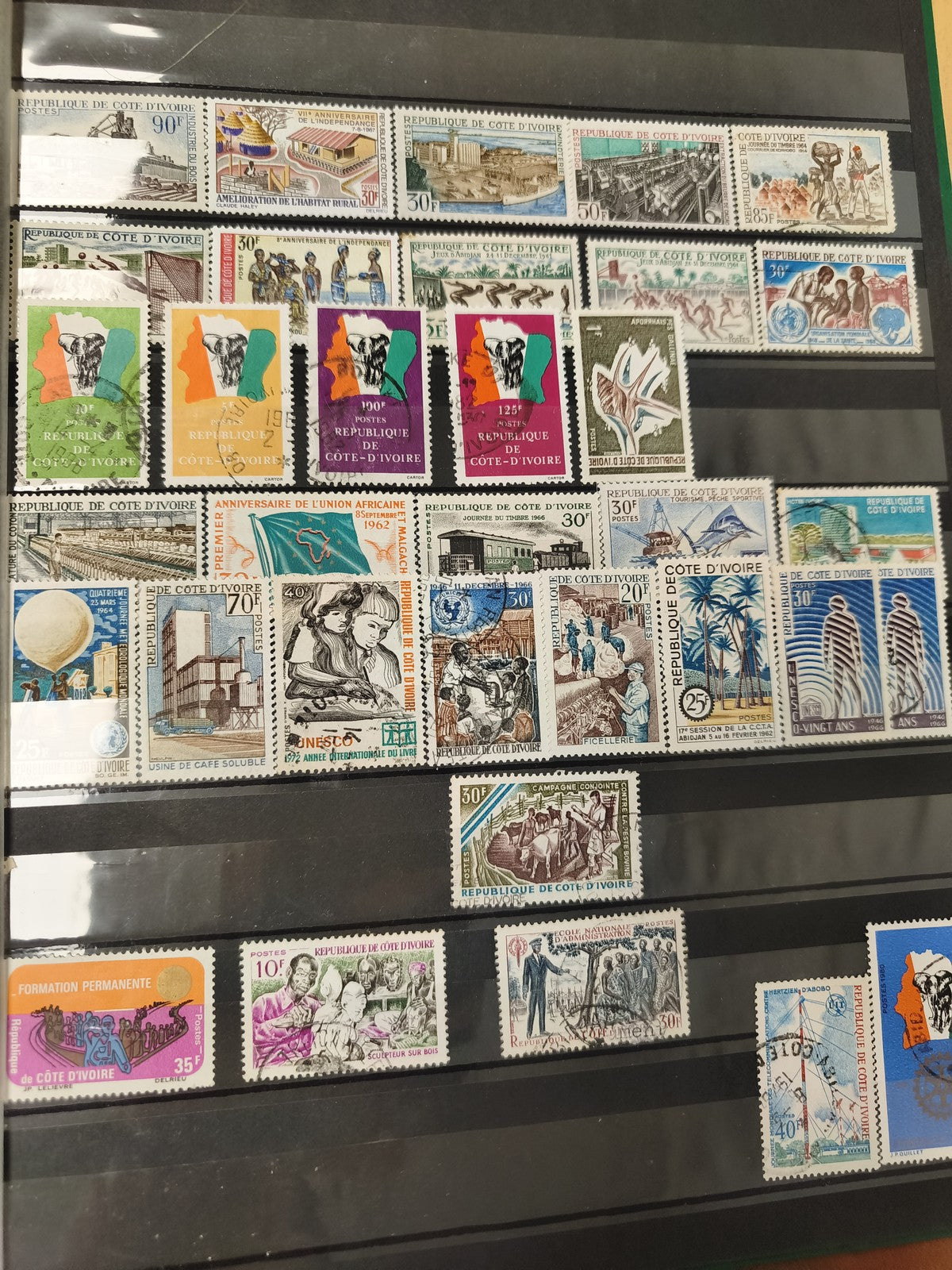 Lot de timbres Côte d'Ivoire multicolores, thèmes variés, oblitérés et neufs