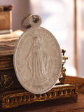 Médaille Vierge Miraculeuse vintage métal, pendentif religieux catholique ancien