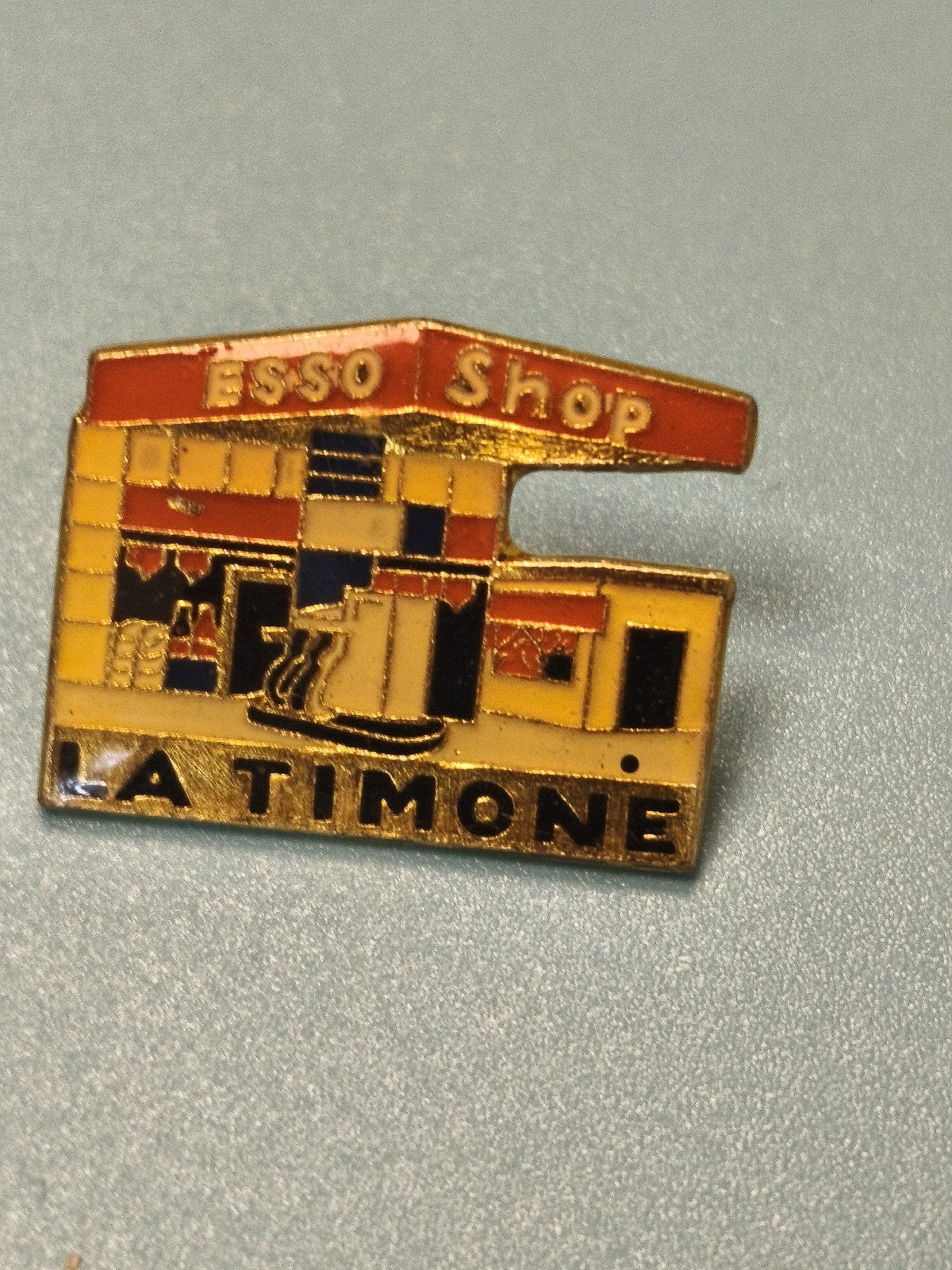 Vintage pin's Esso Shop Marseille La Timone émaillé collection garage