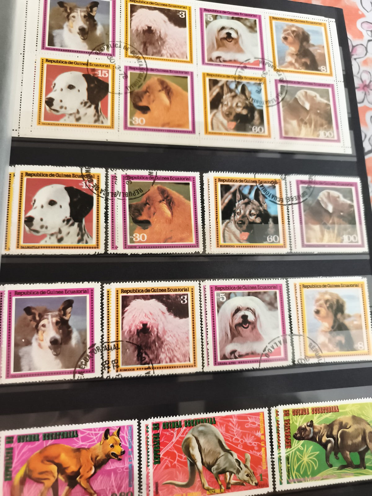 Timbres anciens République Guinée Équatoriale chiens et animaux oblitérés