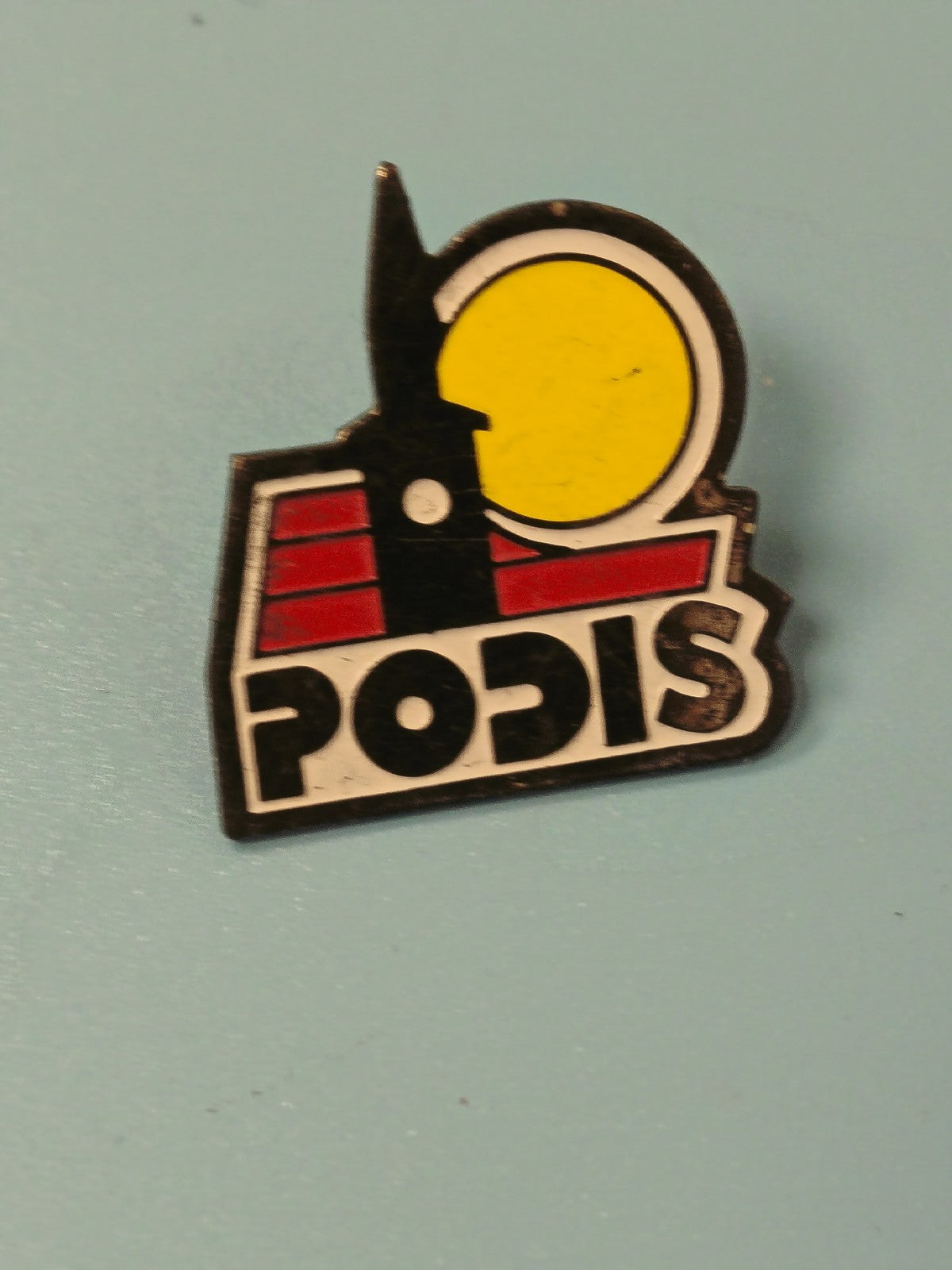 Vintage pin's Podis émaillé logo graphique jaune rouge noir collection (Ref 6)