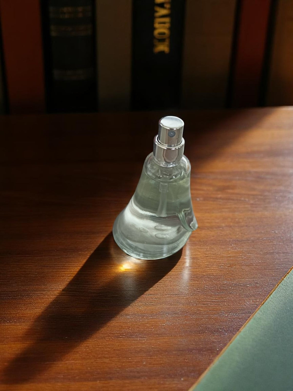 Flacon parfum vintage rétro petit format, vaporisateur en verre transparent