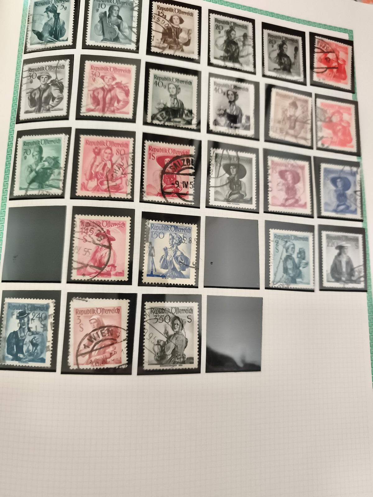 Timbres oblitérés Autriche Republik Österreich femmes costumes régionaux philaté