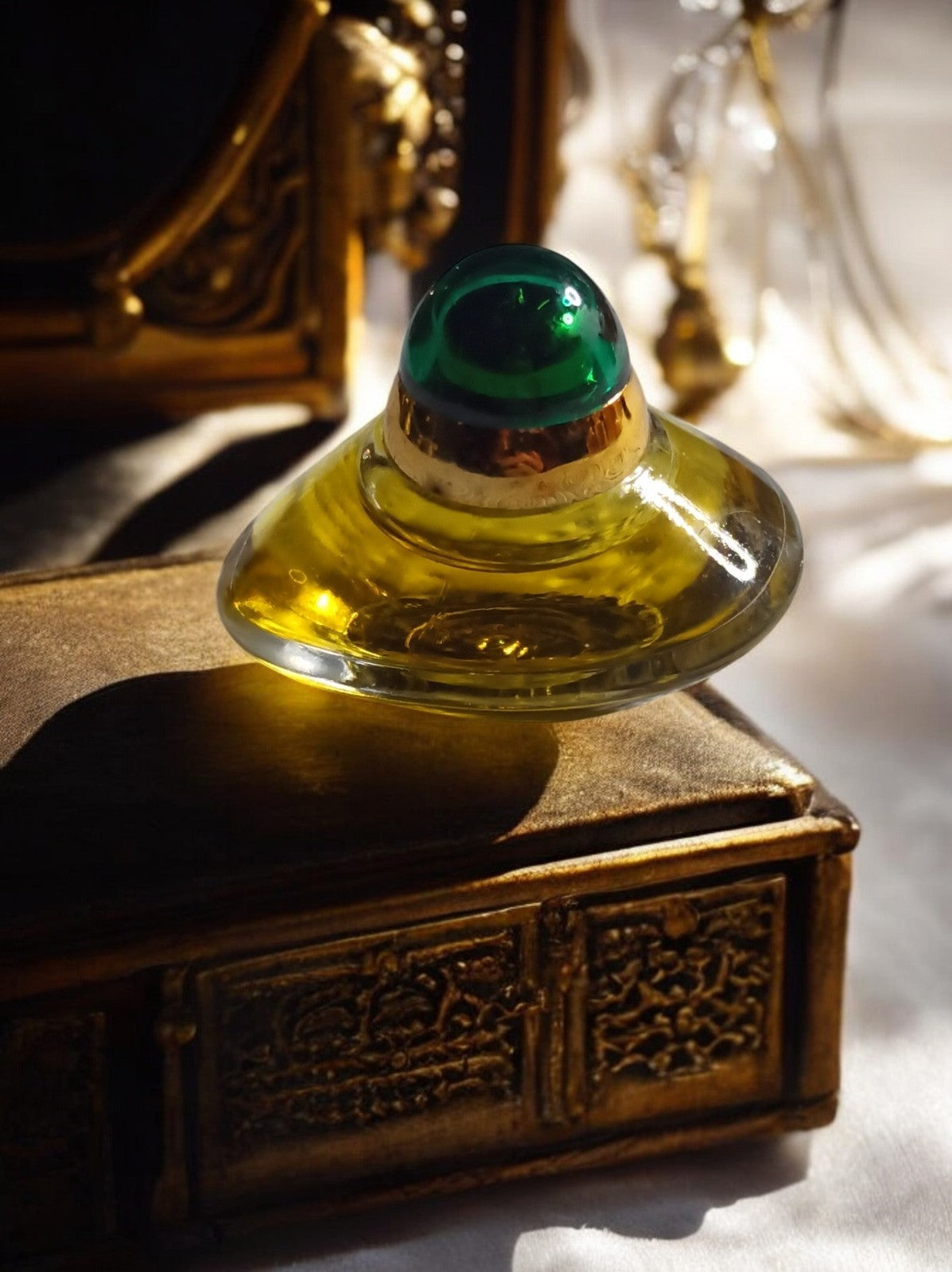 Miniature parfum vintage Volupté flacon rare forme galet vert doré