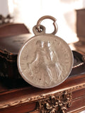 Médaille religieuse Vierge du Carmel métal ancien pendentif catholique vintage
