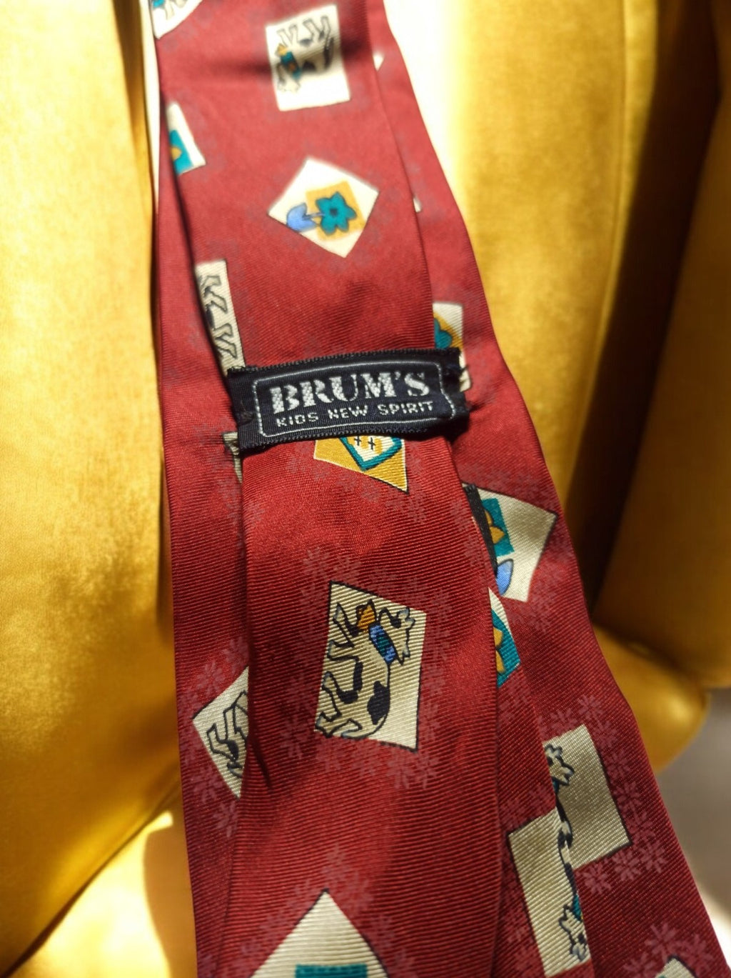 Cravate vintage Brum's bordeaux motifs vache fleur style rétro élégant