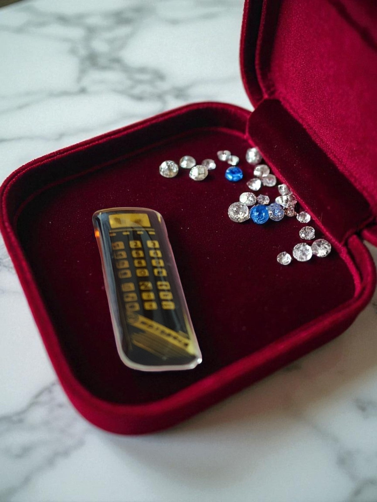 Pin's publicitaire vintage années 80, forme téléphone, rare rétro