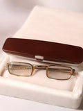 Paire de lunettes de vue vintage rectangulaires dorées rétro avec étui ancien