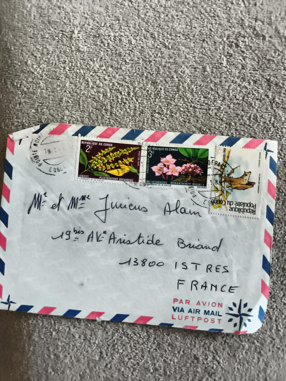 Lettre affranchie Congo timbres fleurs oiseaux enveloppe Par Avion Philatélie