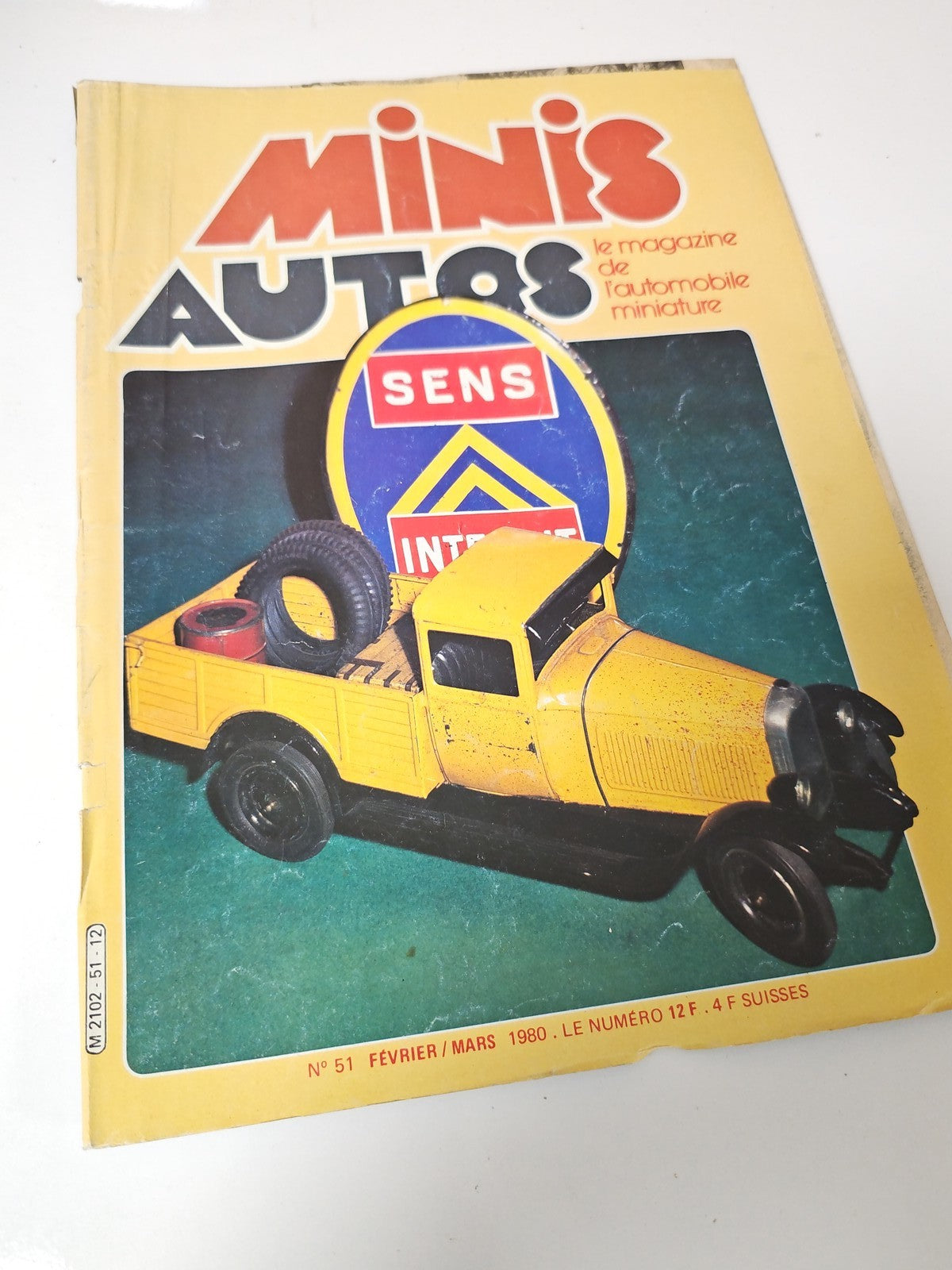 Magazine vintage miniature auto ancien collection rétro voiture modèle réduit