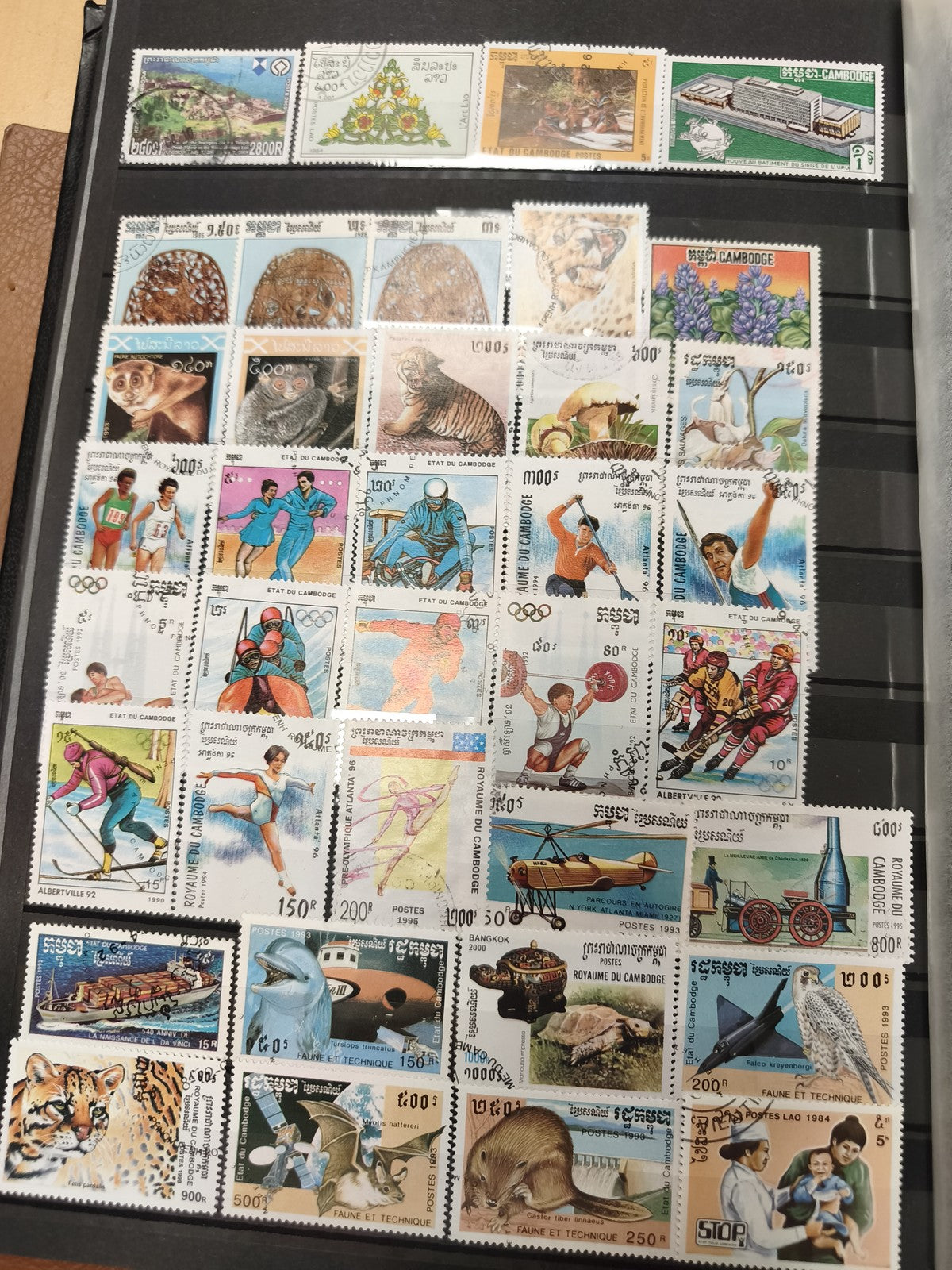 Lot timbres mondiaux thématiques animaux sports faune flore Asie couleurs vives