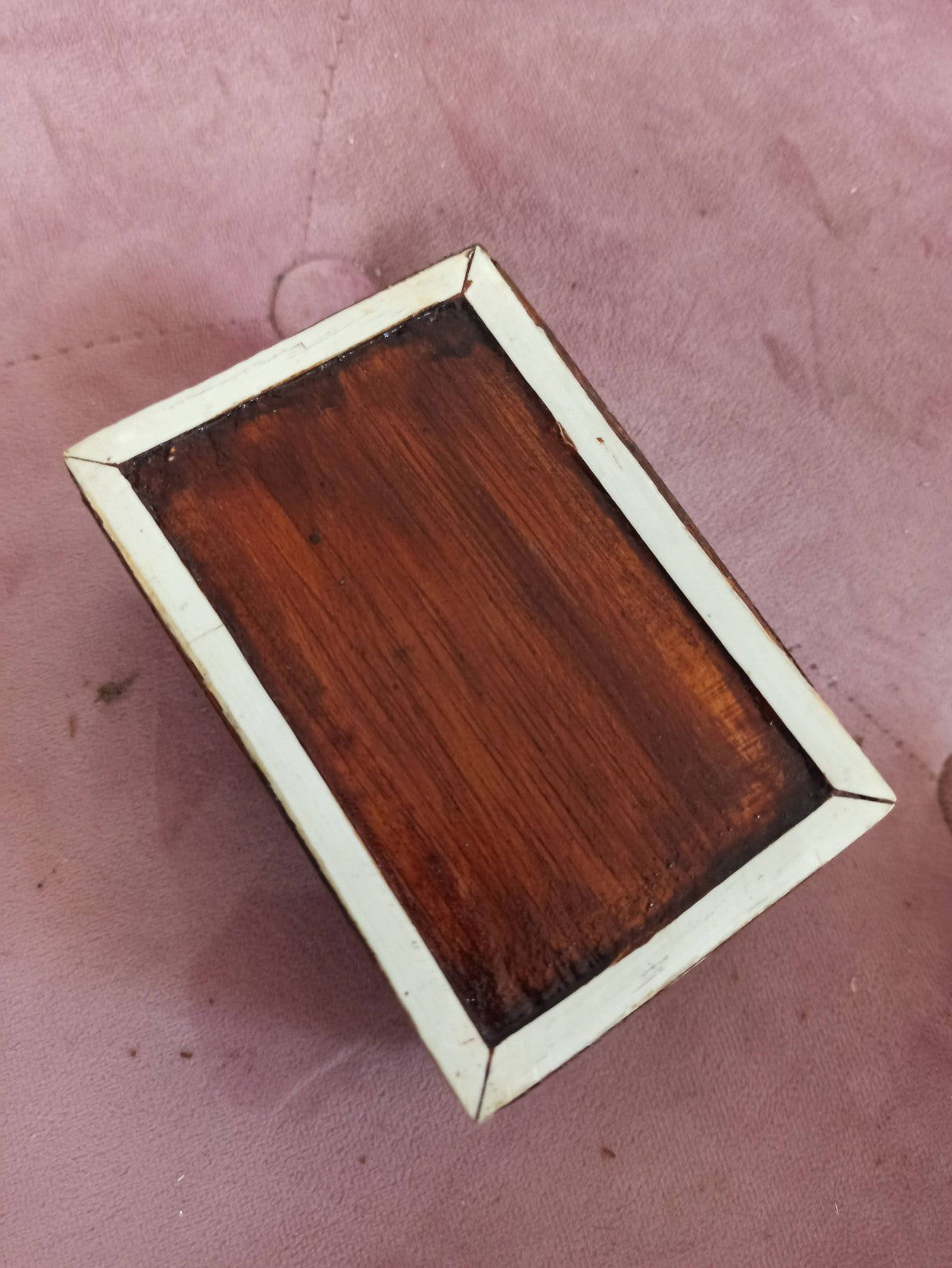 Boîte orientale marquetée bois, nacre et os décor géométrique, artisanat déco