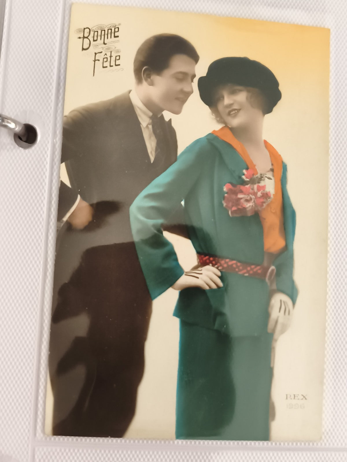 Carte postale ancienne Bonne Fête REX 1996, couple élégant, début XXe